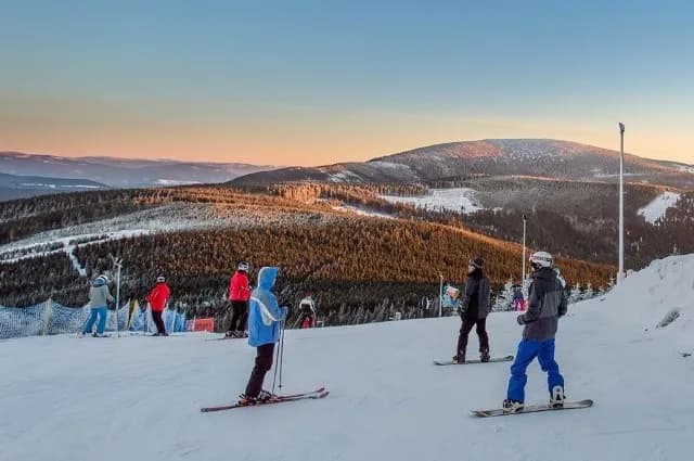 Stoki narciarskie Dolnośląskie – najlepsze trasy i ośrodki dla narciarzy Stoki narciarskie Dolnośląskie – najlepsze trasy i ośrodki dla narciarzy