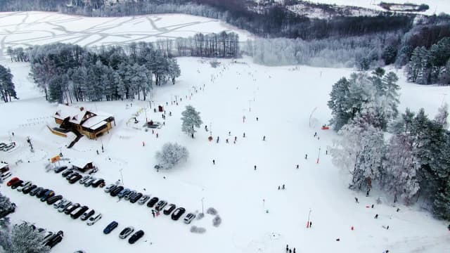 Stok ośrodek narciarski: idealne miejsce na zimowe przygody dla rodzin Stok ośrodek narciarski: idealne miejsce na zimowe przygody dla rodzin