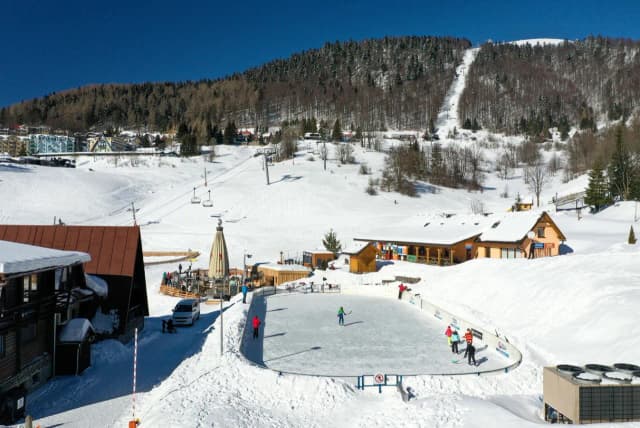 Snowpark Donovaly: Najlepsze atrakcje i trasy dla narciarzy i snowboardzistów Snowpark Donovaly: Najlepsze atrakcje i trasy dla narciarzy i snowboardzistów