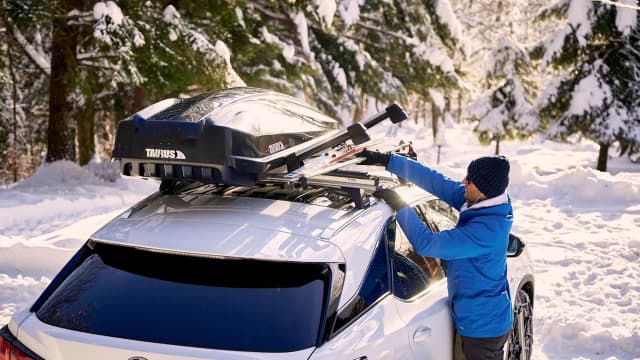 Najlepsze uchwyty na narty na dach - bezpieczny transport sprzętu Najlepsze uchwyty na narty na dach - bezpieczny transport sprzętu