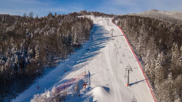 Wyciągi narciarskie w Wiśle - najlepsze stacje i ich atrakcje Wyciągi narciarskie w Wiśle - najlepsze stacje i ich atrakcje