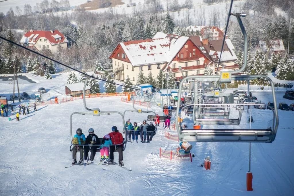 Stok narciarski Polanica-Zdrój - idealne miejsce dla rodzin i początkujących Stok narciarski Polanica-Zdrój - idealne miejsce dla rodzin i początkujących